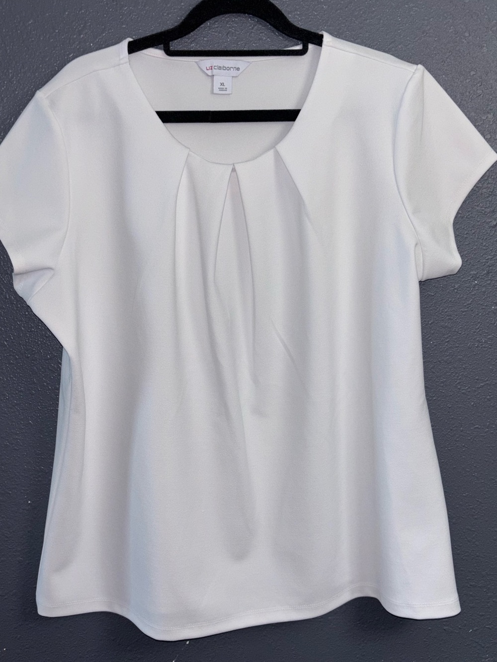 Liz Claiborne White Pleated Short Sleeve Blouse